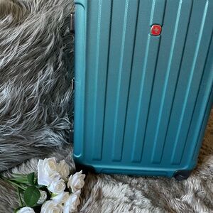Carribean Blue Hardshell Suitcase medium size